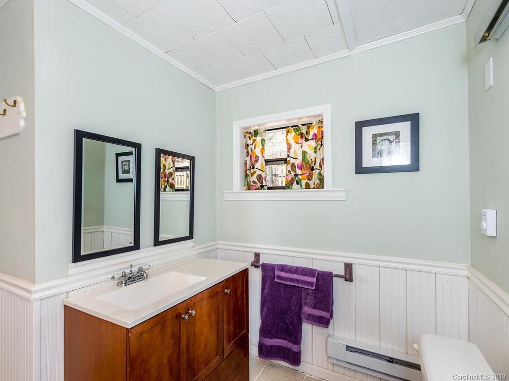 64 Bryson Road Mills River NC 28759