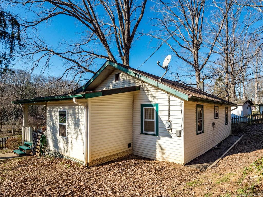 64 Bryson Road Mills River NC 28759