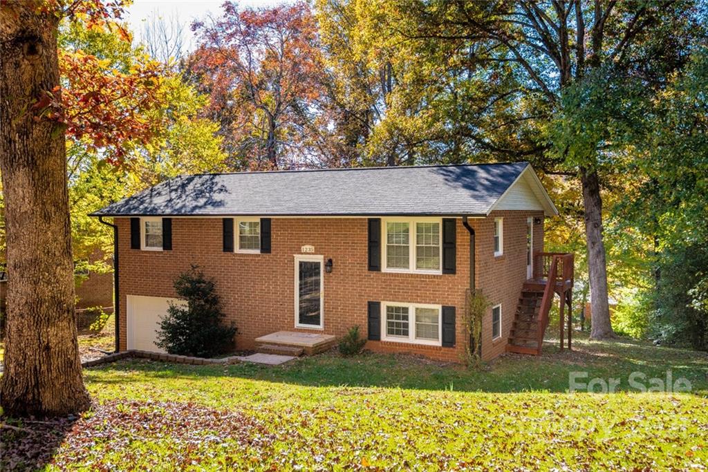 1235 Riverview Drive Hickory NC 28602
