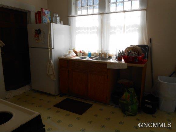 37 Monroe Place Asheville NC 28801