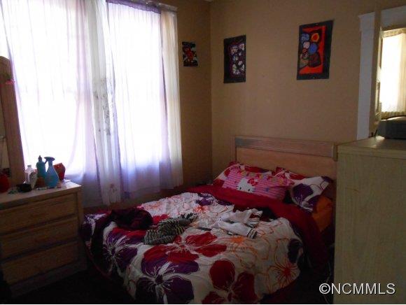 37 Monroe Place Asheville NC 28801
