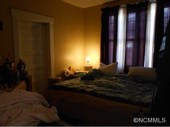 37 Monroe Place Asheville NC 28801
