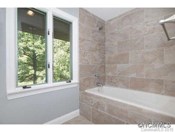 14 Willow Road Asheville NC 28804