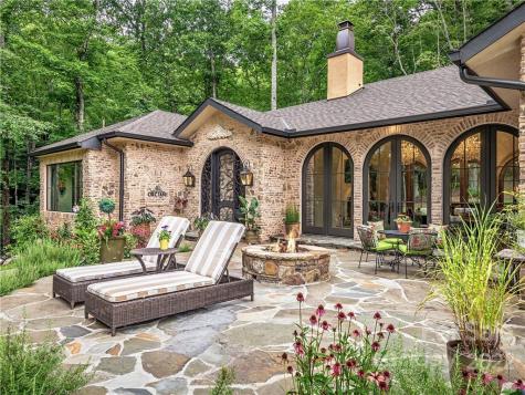 959 Dave Whitaker Road Horse Shoe NC 28742