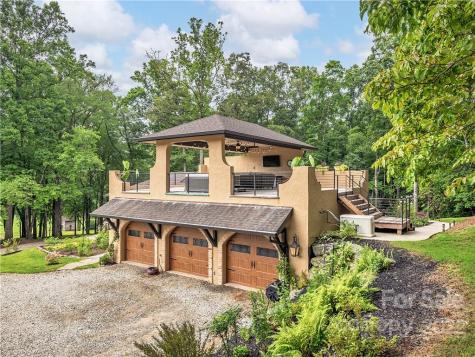 959 Dave Whitaker Road Horse Shoe NC 28742