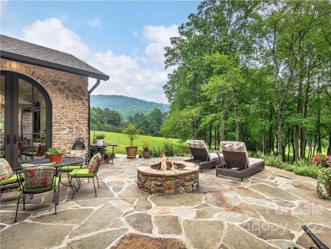 959 Dave Whitaker Road Horse Shoe NC 28742