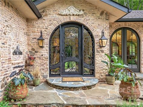 959 Dave Whitaker Road Horse Shoe NC 28742