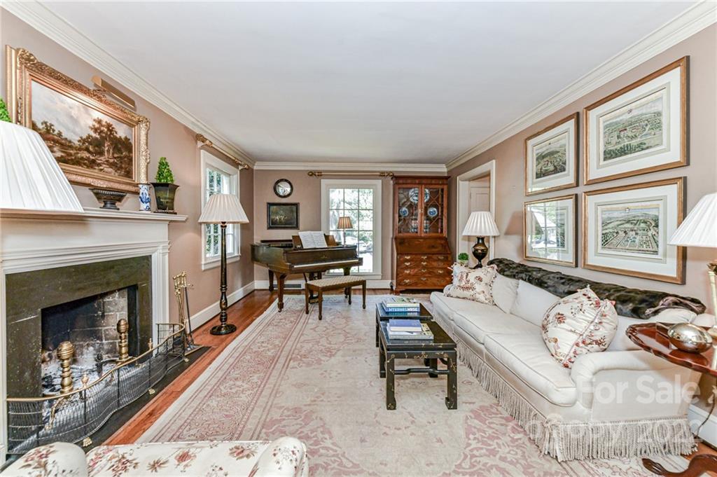 2216 Pembroke Avenue Charlotte NC 28207