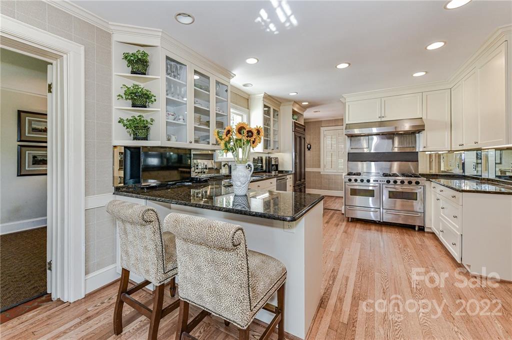 2216 Pembroke Avenue Charlotte NC 28207
