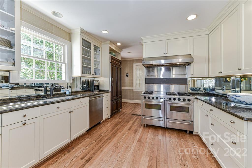 2216 Pembroke Avenue Charlotte NC 28207