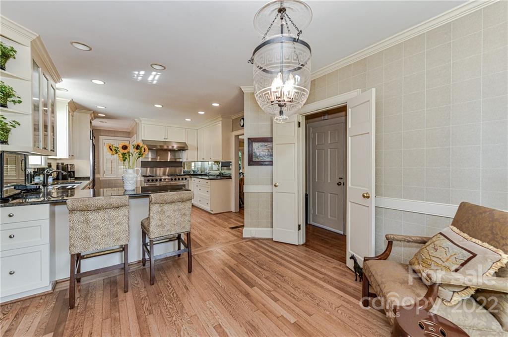 2216 Pembroke Avenue Charlotte NC 28207
