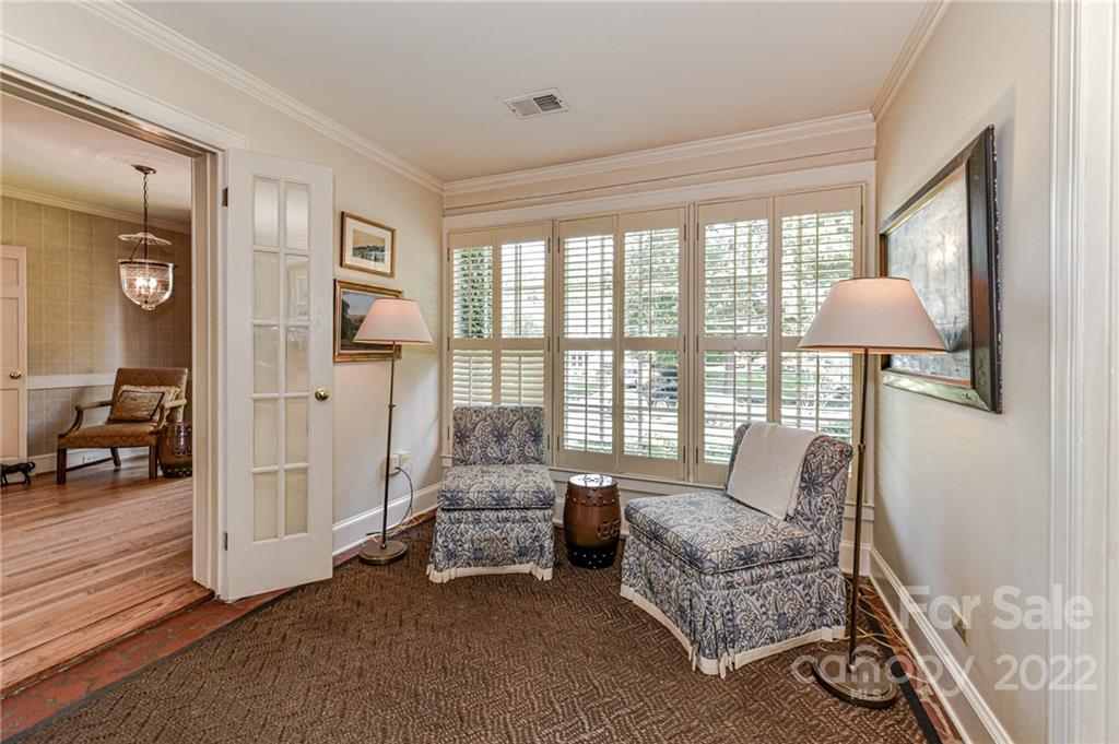 2216 Pembroke Avenue Charlotte NC 28207