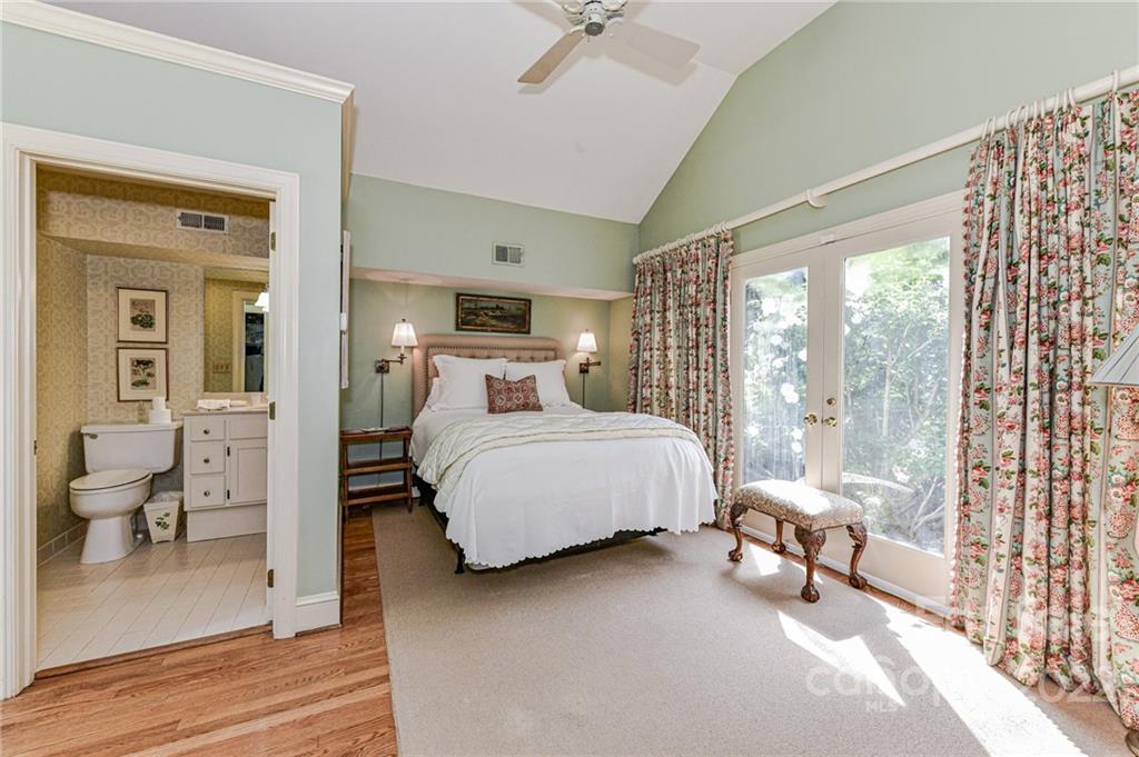 2216 Pembroke Avenue Charlotte NC 28207