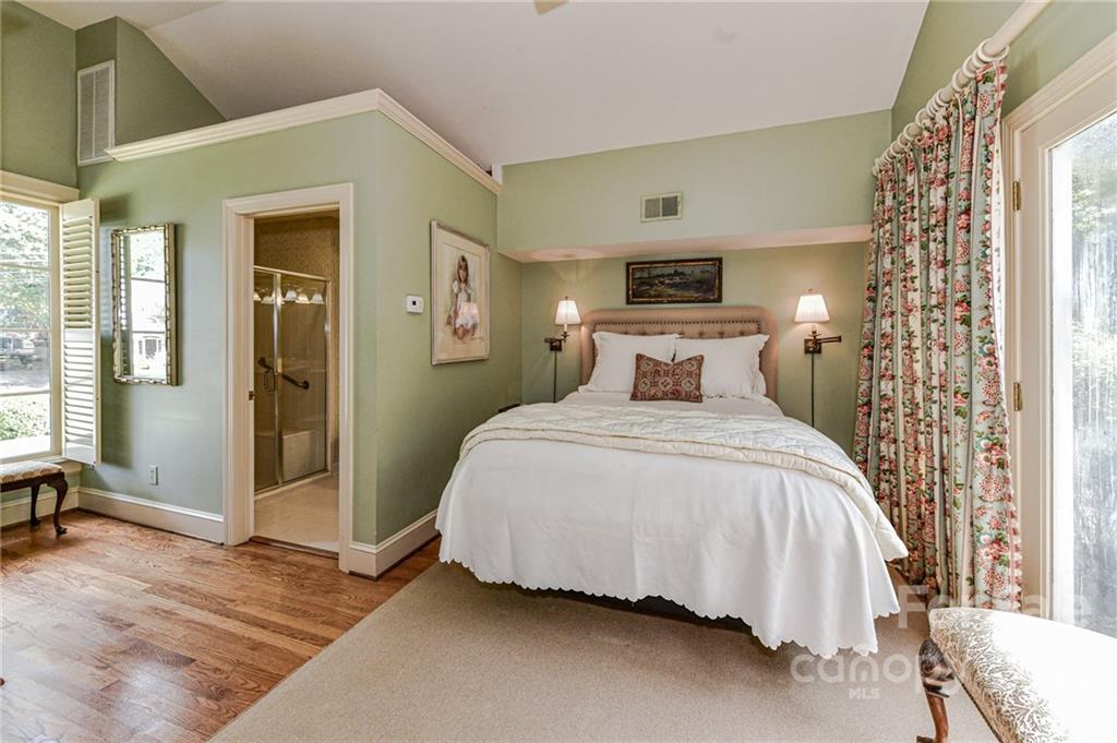 2216 Pembroke Avenue Charlotte NC 28207
