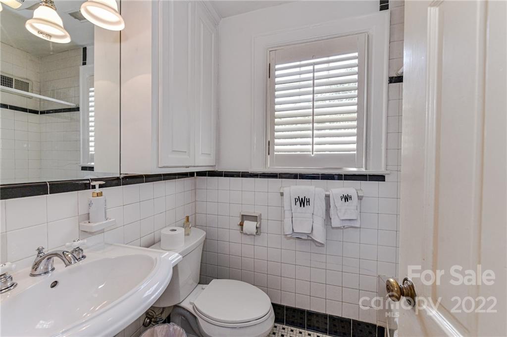 2216 Pembroke Avenue Charlotte NC 28207