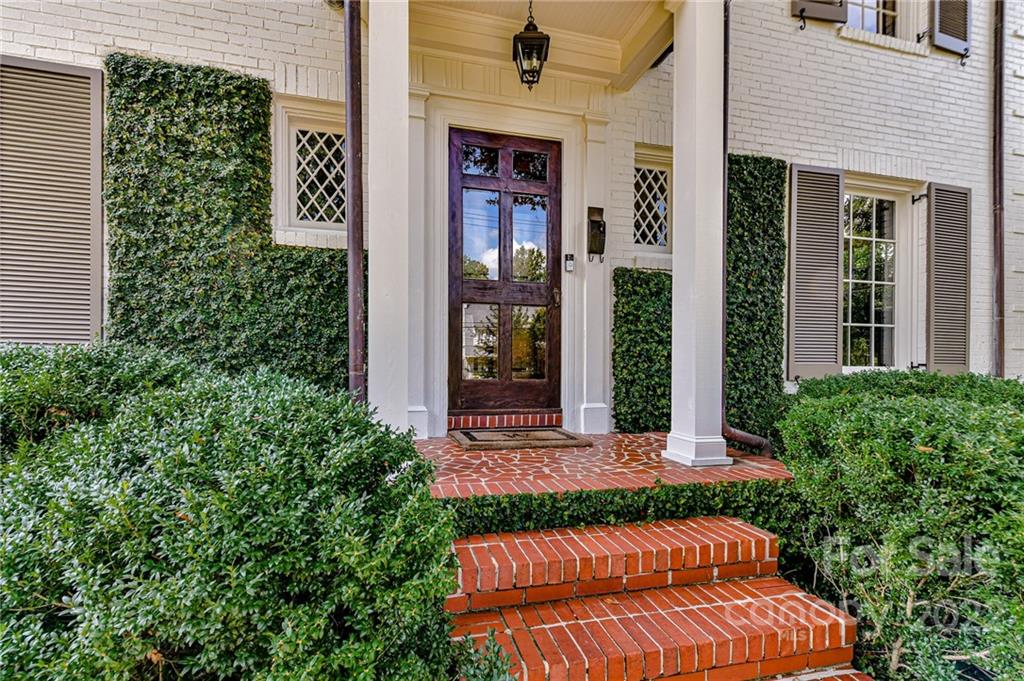 2216 Pembroke Avenue Charlotte NC 28207