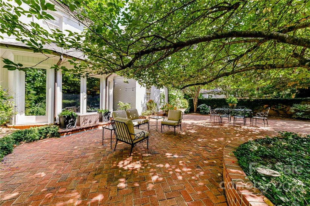 2216 Pembroke Avenue Charlotte NC 28207