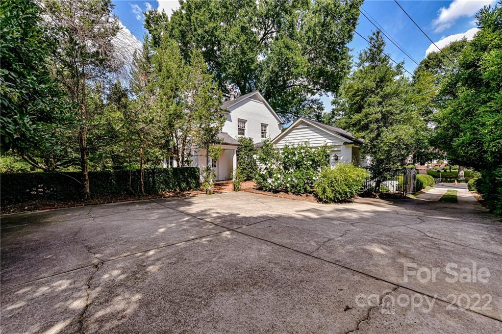 2216 Pembroke Avenue Charlotte NC 28207