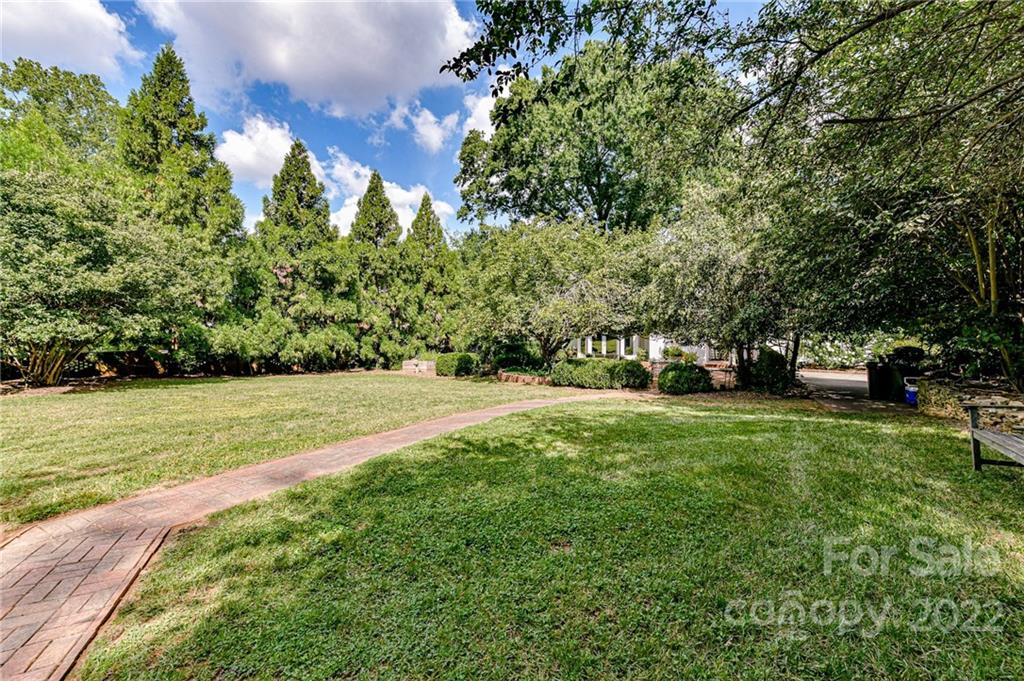 2216 Pembroke Avenue Charlotte NC 28207