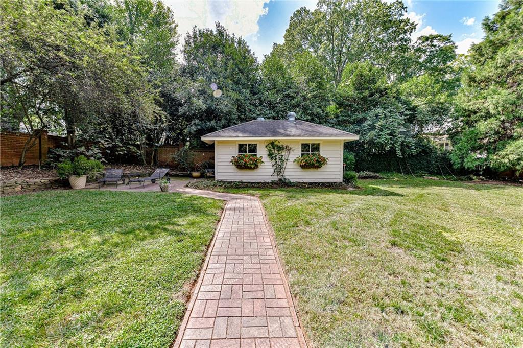 2216 Pembroke Avenue Charlotte NC 28207