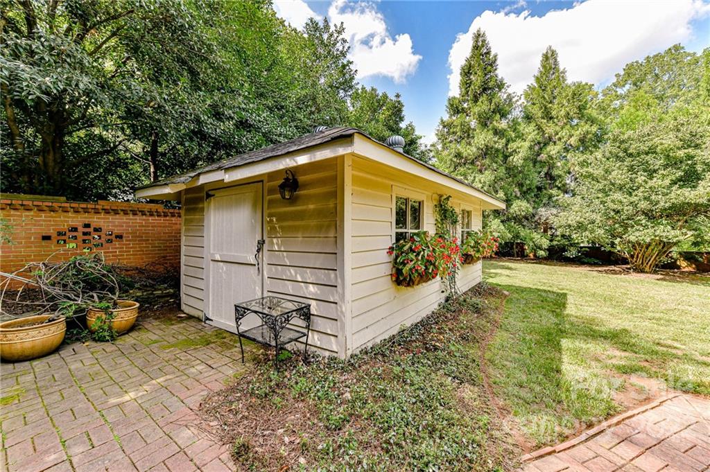 2216 Pembroke Avenue Charlotte NC 28207