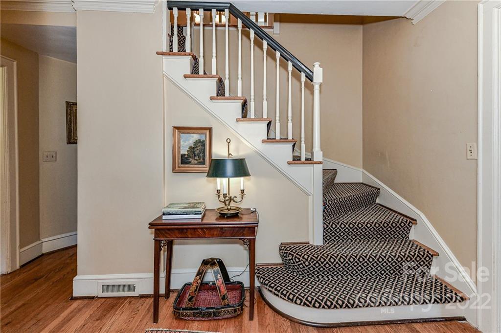 2216 Pembroke Avenue Charlotte NC 28207
