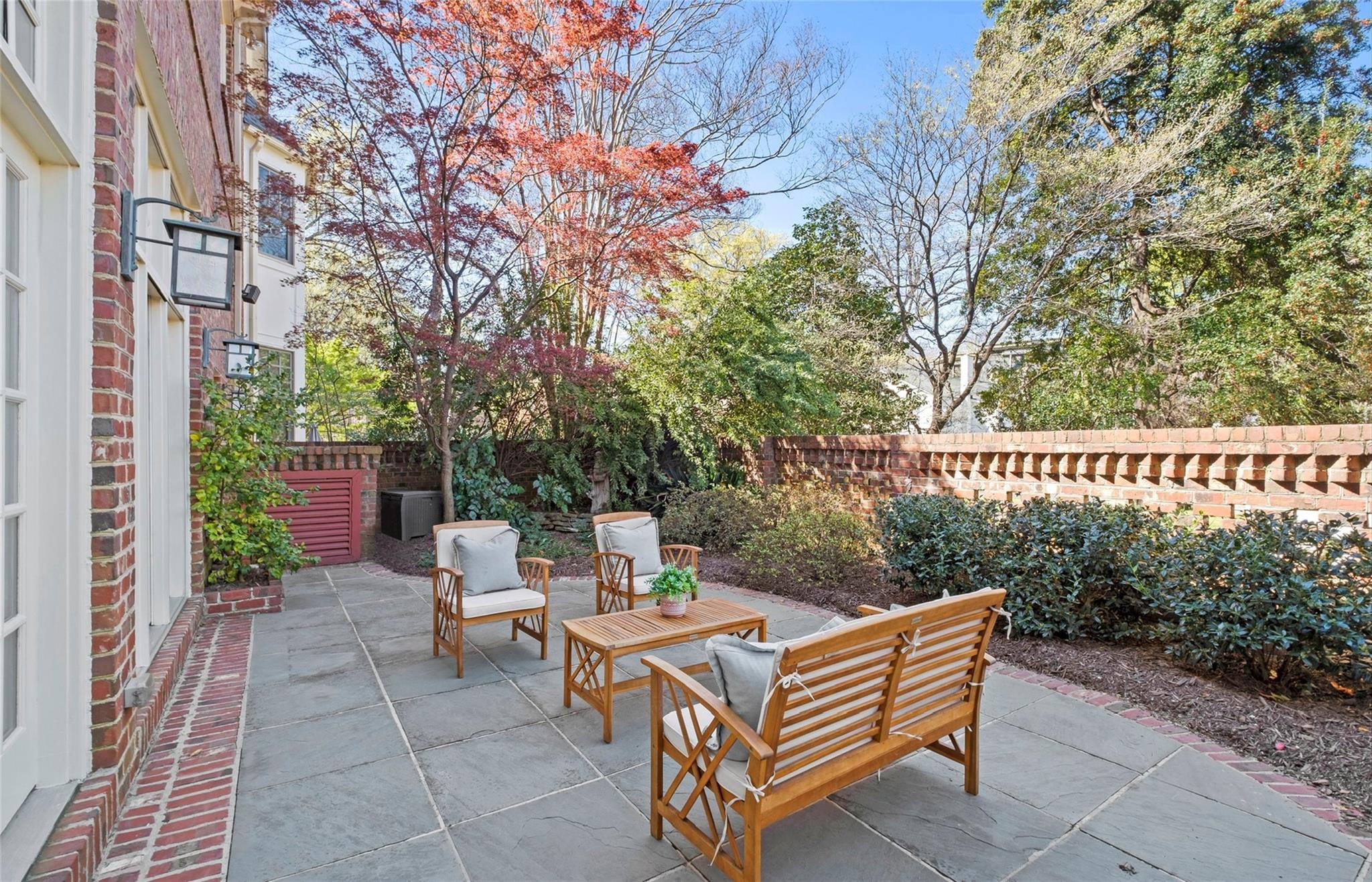 1212 Dilworth Crescent Row Charlotte NC 28203