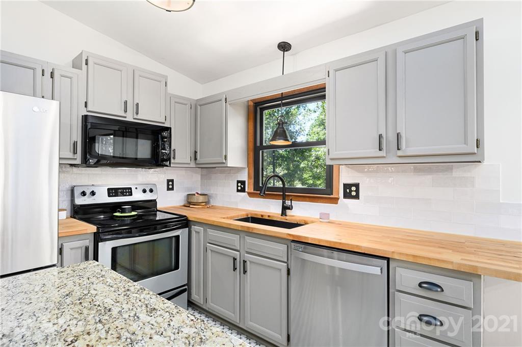 30 Whipporwill Drive Weaverville NC 28787