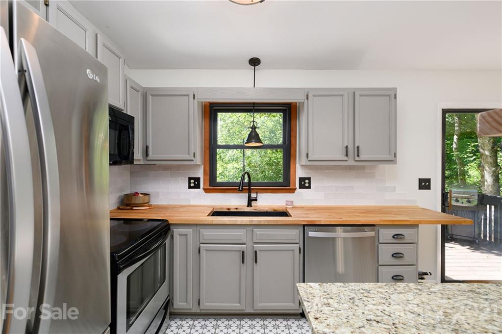 30 Whipporwill Drive Weaverville NC 28787