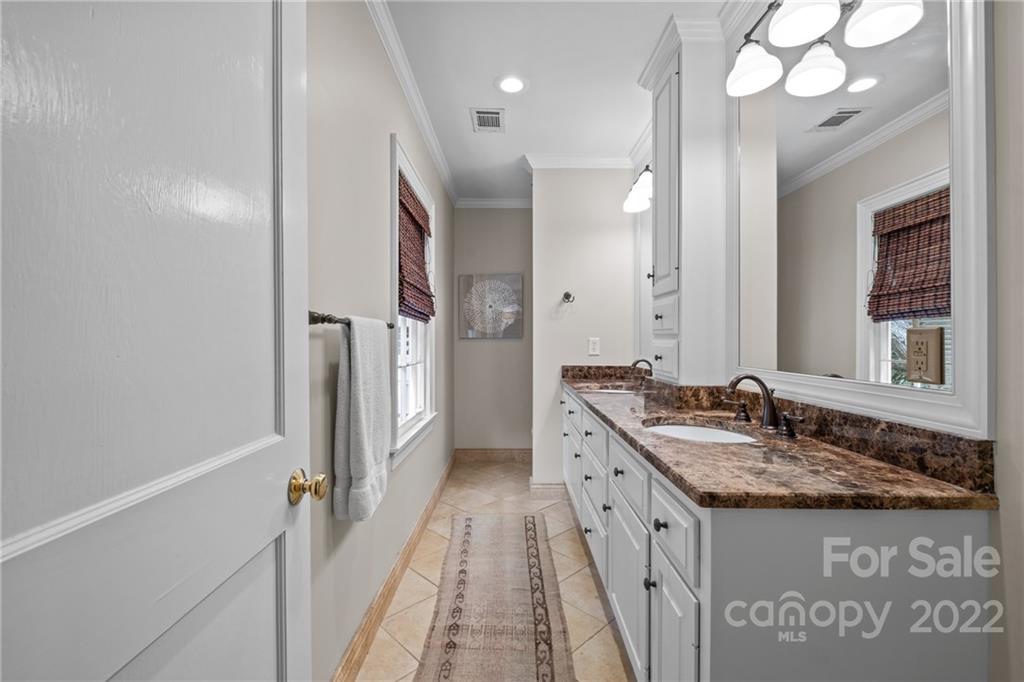 234 Fenton Place Charlotte NC 28207