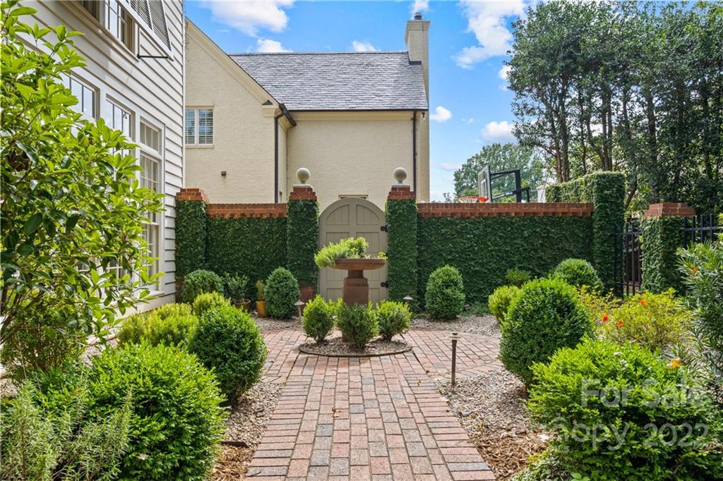 234 Fenton Place Charlotte NC 28207
