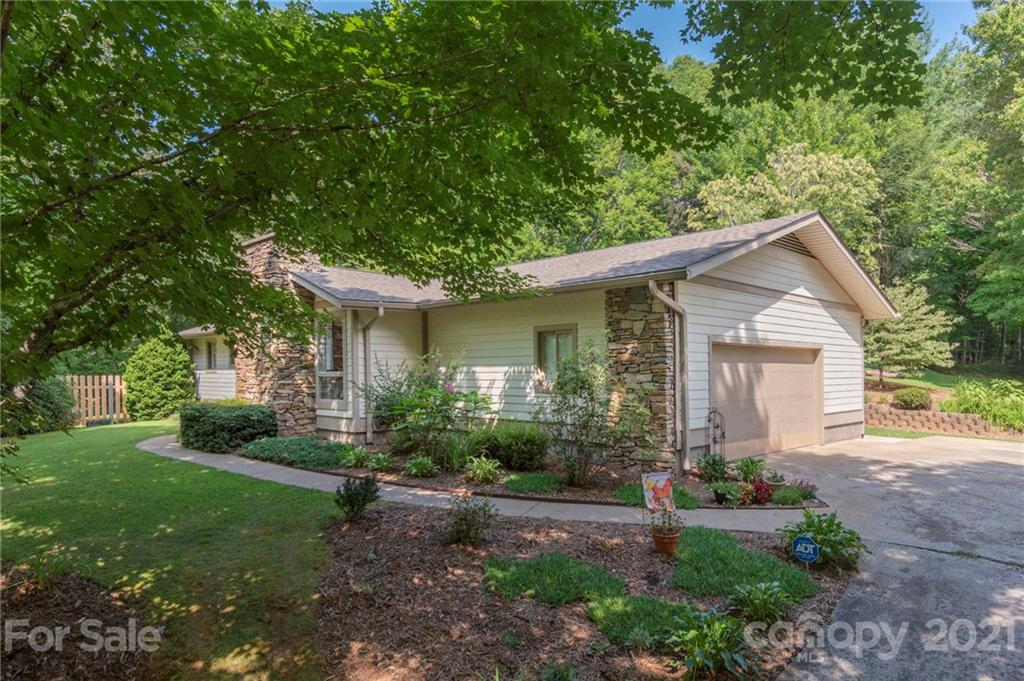 11 Acorn Road Asheville NC 28804