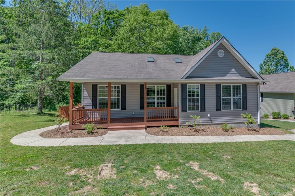 44 Pack Road, Hendersonville NC Real Estate Listing MLS Car3629468