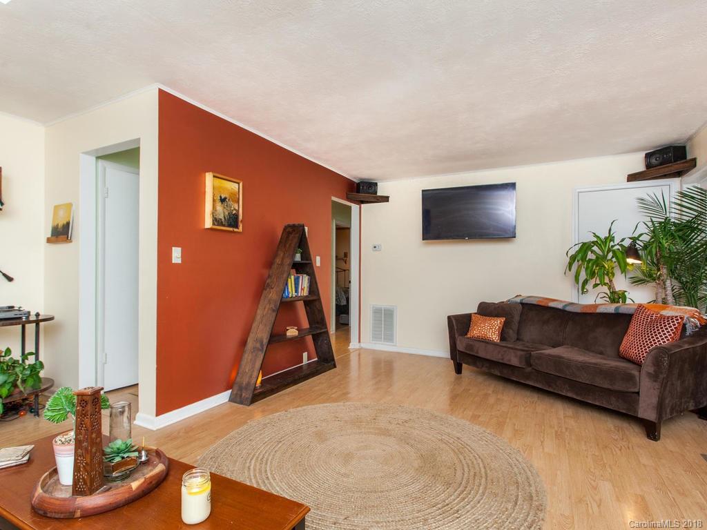 4 Revonda Drive Asheville NC 28804