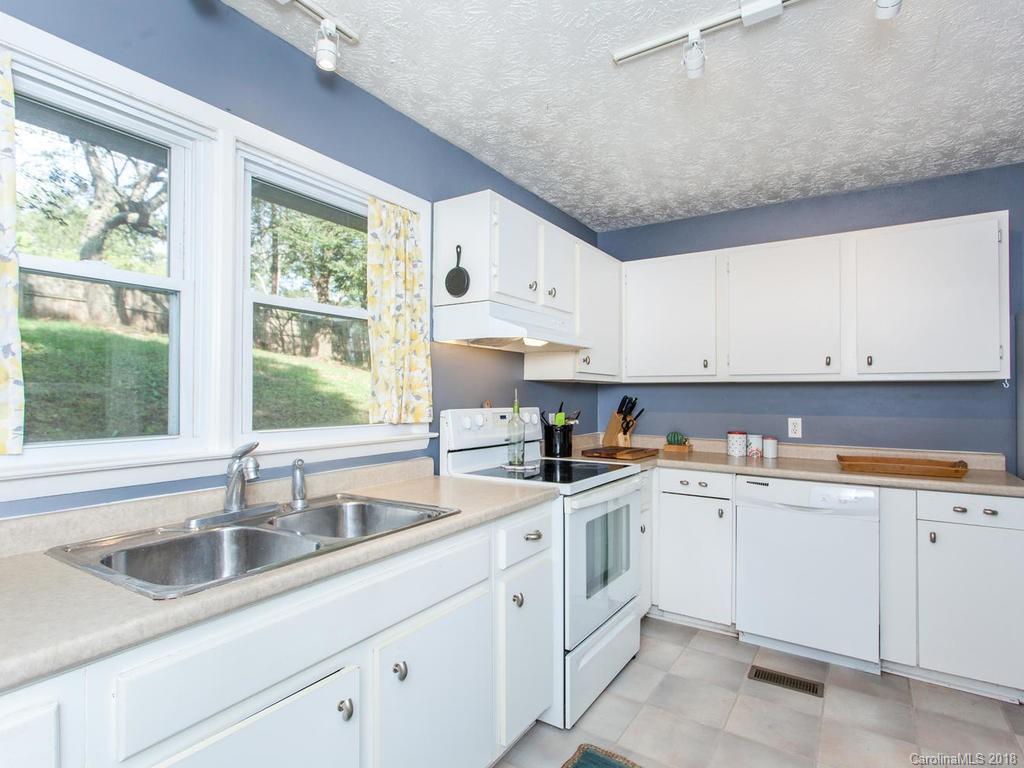 4 Revonda Drive Asheville NC 28804