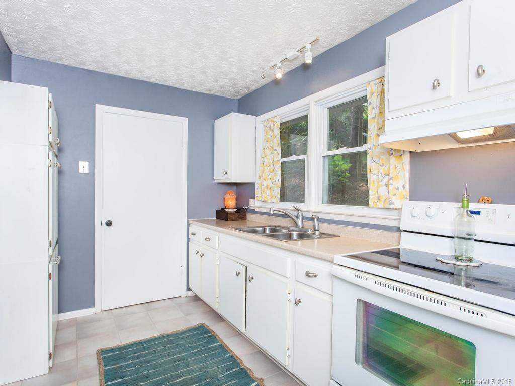 4 Revonda Drive Asheville NC 28804