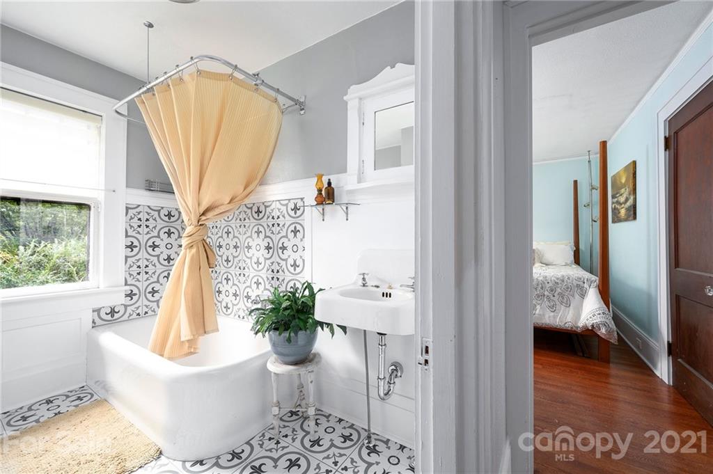18 Robinwood Avenue Asheville NC 28806