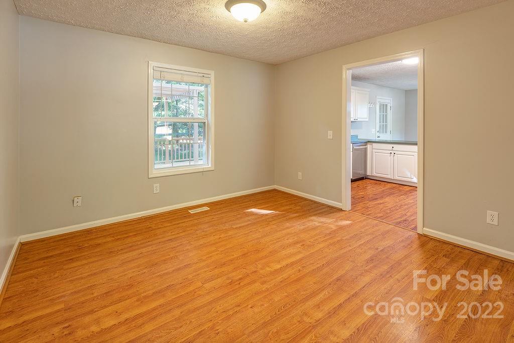 75 Captains Drive Candler NC 28715