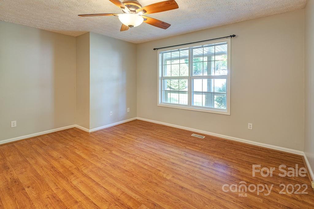 75 Captains Drive Candler NC 28715