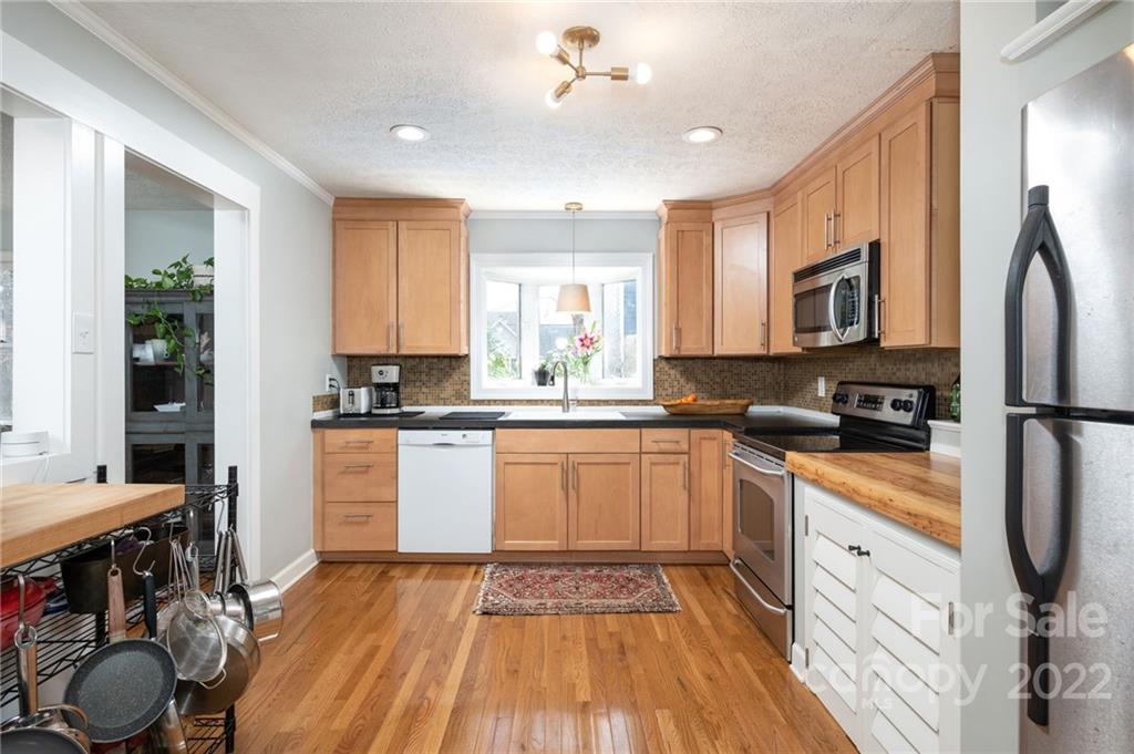 8 Knotty Alder Court Candler NC 28715