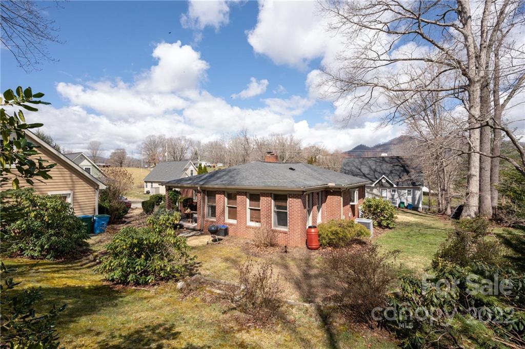 8 Knotty Alder Court Candler NC 28715