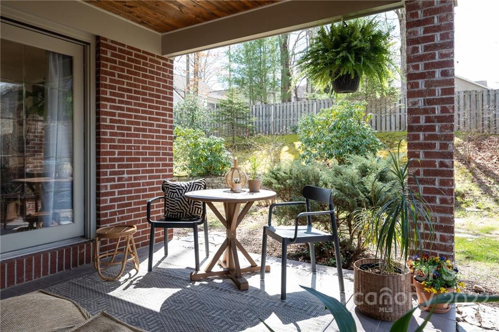 8 Knotty Alder Court Candler NC 28715