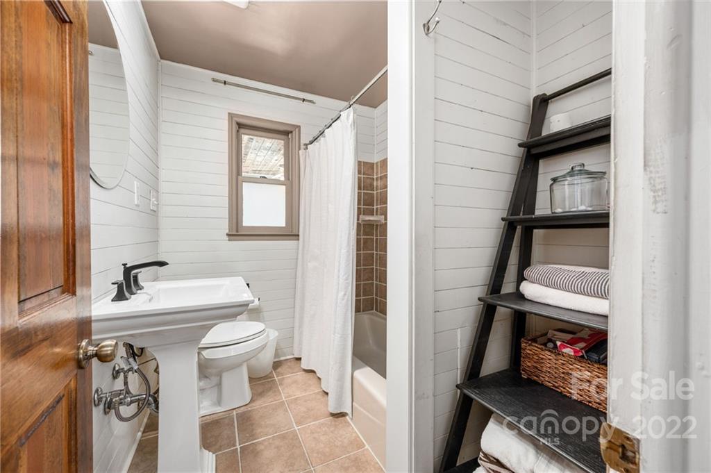 8 Knotty Alder Court Candler NC 28715