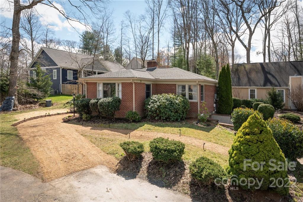8 Knotty Alder Court Candler NC 28715