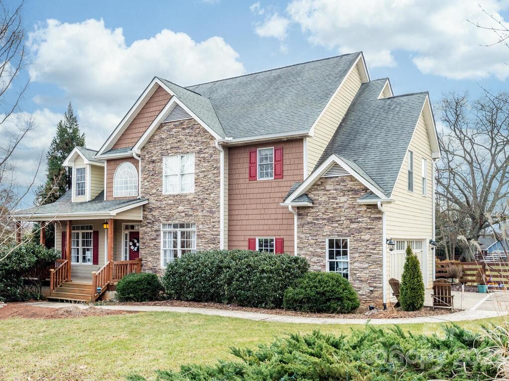 65 Willow Bend Drive Candler NC 28715