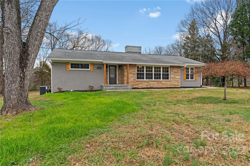 1221 27th Avenue NE Hickory NC 28601