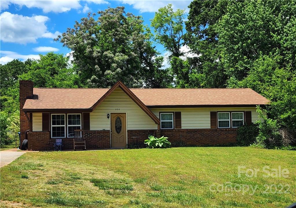 226 Collins Avenue Forest City NC 28043