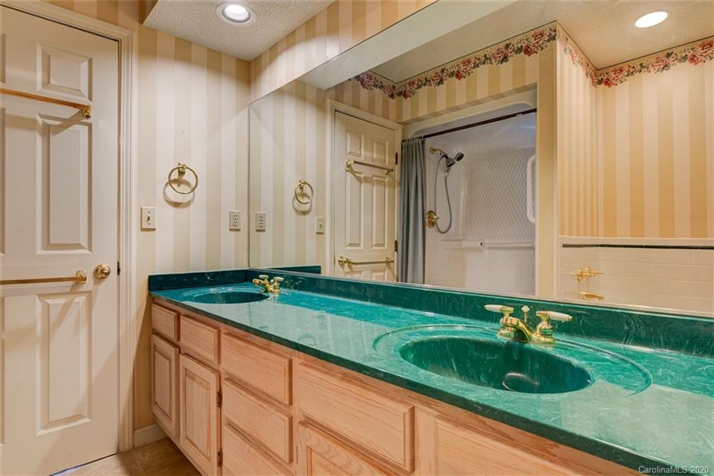 8 Tree Top Place Black Mountain NC 28711