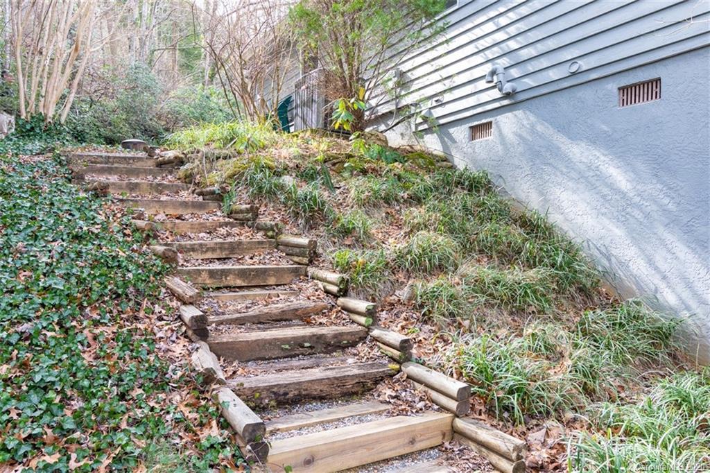 8 Tree Top Place Black Mountain NC 28711