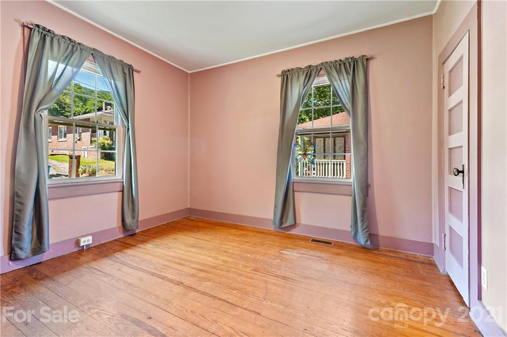 107 Gibbs Street Swannanoa NC 28778